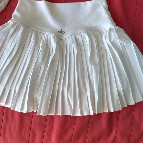ALO Elegant White Pleated Skirt - Picture 2 of 2